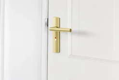 Deurbeslag Binnendeur|Deurklinken > AXA deurkrukset Curve Milan goud blindschild zilver wc-/badkamersluiting 63/8