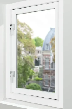 Raambeslag|Raamsluiting > AXA Raamsluiting design met nok rechts aluminium