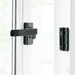 Raambeslag|Raamsluiting > AXA Raamsluiting design met nok links zwart