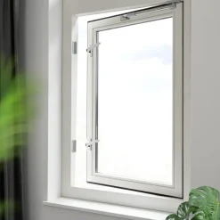 Raambeslag|Raamsluiting > AXA raamsluiting met drukknop rechts aluminium buitendraaiend