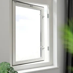 Raambeslag|Raamsluiting > AXA raamsluiting met drukknop links aluminium buitendraaiend