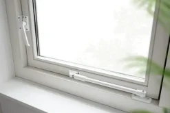 Raambeslag|Raamsluiting > AXA raamsluiting rechts wit buitendraaiend