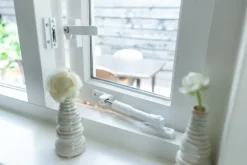 AXA telescopische raamuitzetter wit 20 cm buitendraaiend