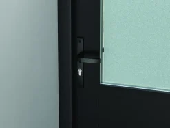 Deurbeslag Buitendeur|Deurklinken > AXA veiligheidsbeslag Edge achterdeur zwart smal schild met SKG 3-sterren 72 mm