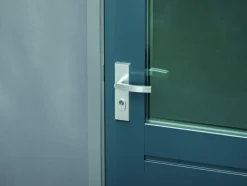 Deurbeslag Buitendeur|Deurklinken > AXA veiligheidsbeslag Edge achterdeur aluminium kortschild met SKG 3-sterren 72 mm