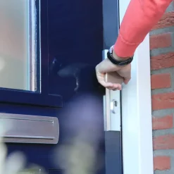 Deurbeslag Buitendeur|Deurklinken > AXA veiligheidsbeslag Edge voordeur aluminium langschild met SKG 3-sterren 72 mm