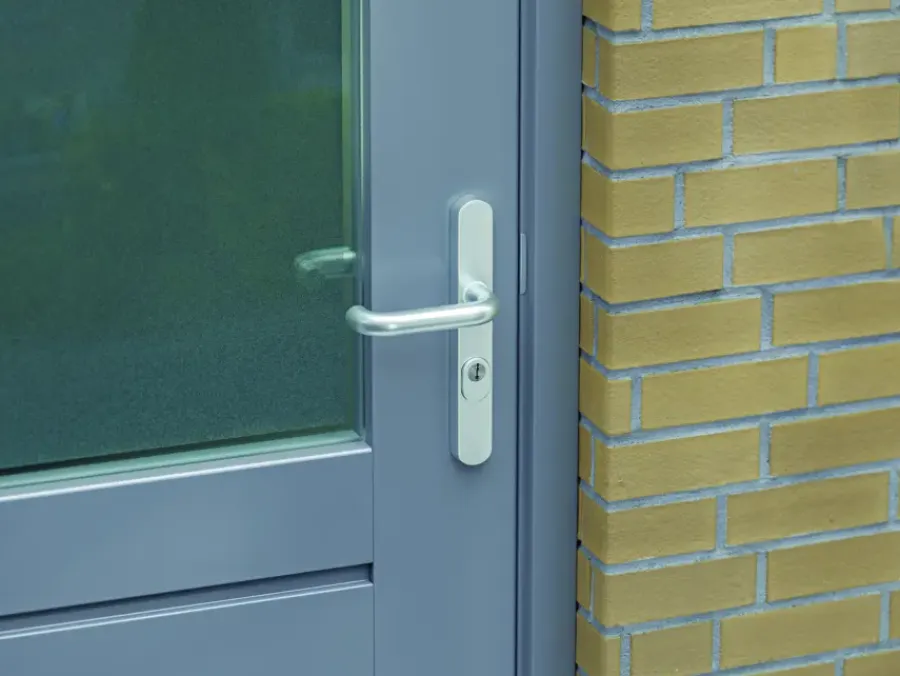 Deurbeslag Buitendeur|Deurklinken > AXA veiligheidsbeslag Oval achterdeur aluminium smal schild met SKG 3-sterren 92 mm