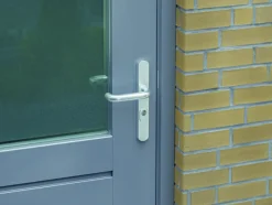 Deurbeslag Buitendeur|Deurklinken > AXA veiligheidsbeslag Oval achterdeur aluminium smal schild met SKG 3-sterren 55 mm