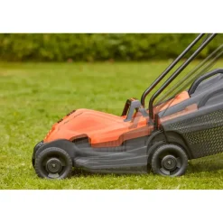 Grasmaaiers > BLACK+DECKER elektrische grasmaaier BEMW451-QS 32cm 1200W