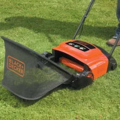 Grasmaaiers|Verticuteermachines > BLACK+DECKER ontmosser GD300-QS