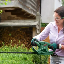 Heggenscharen > Bosch heggenschaar 420W EasyHedgeCut 45 cm