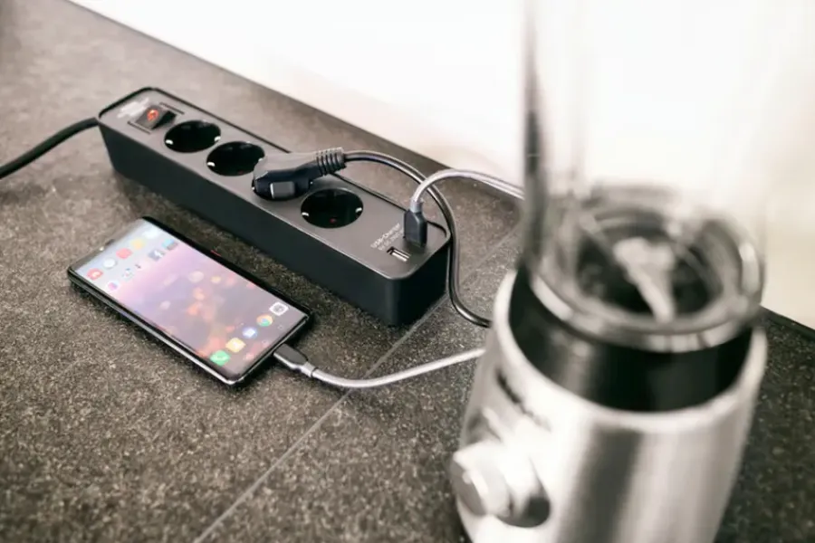 Stekkerdozen > Brennenstuhl stekkerdoos 4-voudig met 2 USB-aansluitingen en schakelaar zwart 1,5 meter