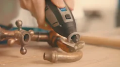 Multitools > Dremel multitool op accu 12V 2,0Ah 8240JF met 45 accessoires