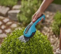 Grasscharen En Buxusscharen|Heggenscharen > Gardena 3,6V grasschaar / buxusschaar ClassicCut 12cm
