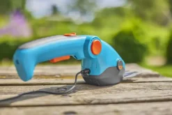 Grastrimmers > Gardena 3,6V grasschaar ClassicCut incl. wielen en steel