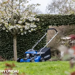 Grasmaaiers > Hyundai benzine grasmaaier 40cm 79,8cc