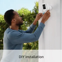 Elektronische Beveiliging > Ring Spotlight Camera Plus Plug-in Zwart