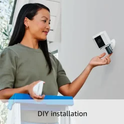 Elektronische Beveiliging > Ring Spotlight Camera Plus Plug-in Zwart