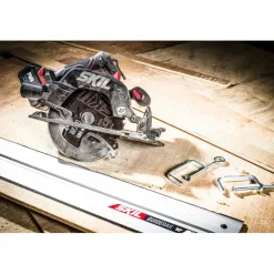 Overige Elektrisch Gereedschap Accessoires > SKIL 2610S01668 Geleiderail voor cirkelzaag 1400mm (2x 70mm) incl. klemmen