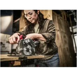 Accu Cirkelzaag|Zaagmachines & -tafels > SKIL 20V cirkelzaag 3551CB brushless 57mm incl. alu geleiderails 2x 70cm en CT zaagblad (zonder accu)