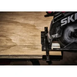 Accu Cirkelzaag|Zaagmachines & -tafels > SKIL 20V cirkelzaag 3551CB brushless 57mm incl. alu geleiderails 2x 70cm en CT zaagblad (zonder accu)